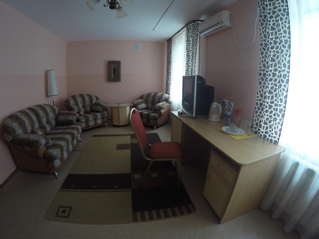 Kurmet Hotel Uralsk Habitación foto