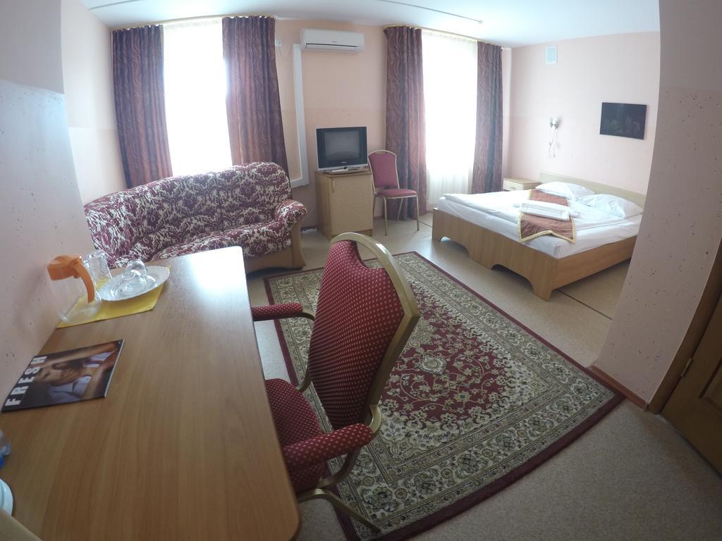 Kurmet Hotel Uralsk Habitación foto