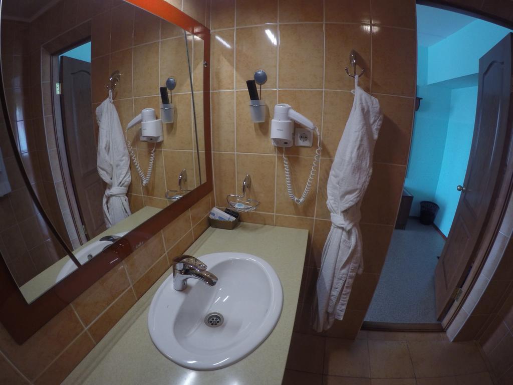 Kurmet Hotel Uralsk Habitación foto