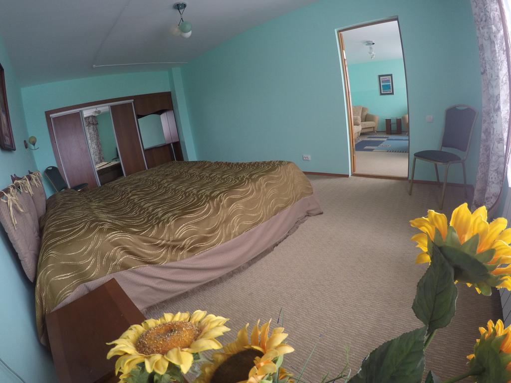 Kurmet Hotel Uralsk Habitación foto