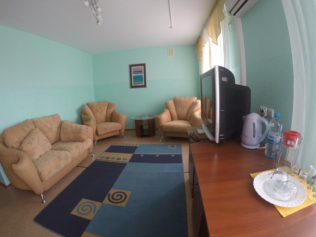 Kurmet Hotel Uralsk Habitación foto