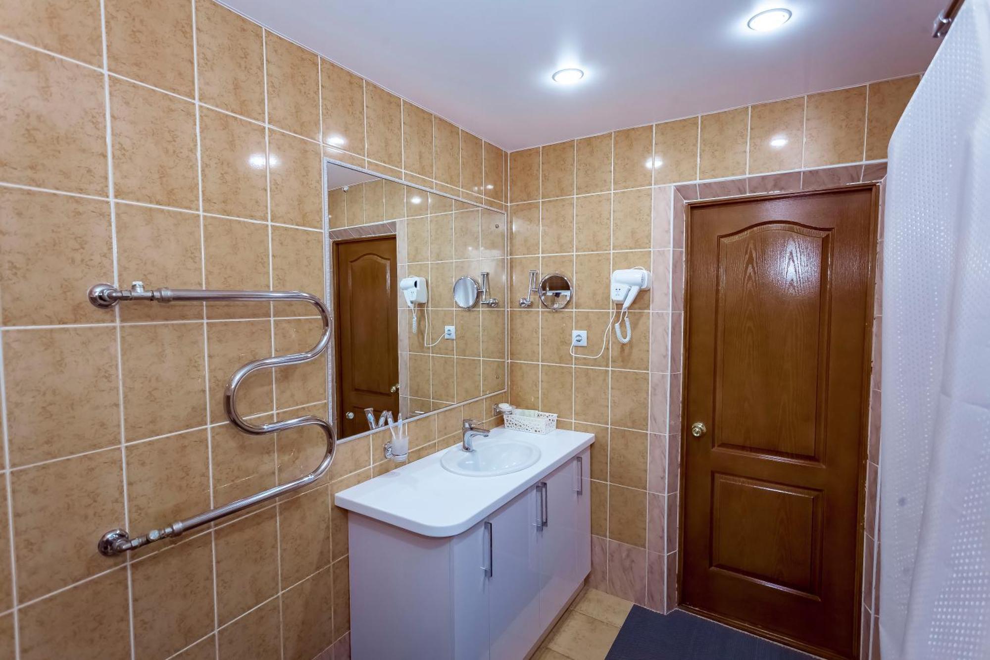 Kurmet Hotel Uralsk Exterior foto