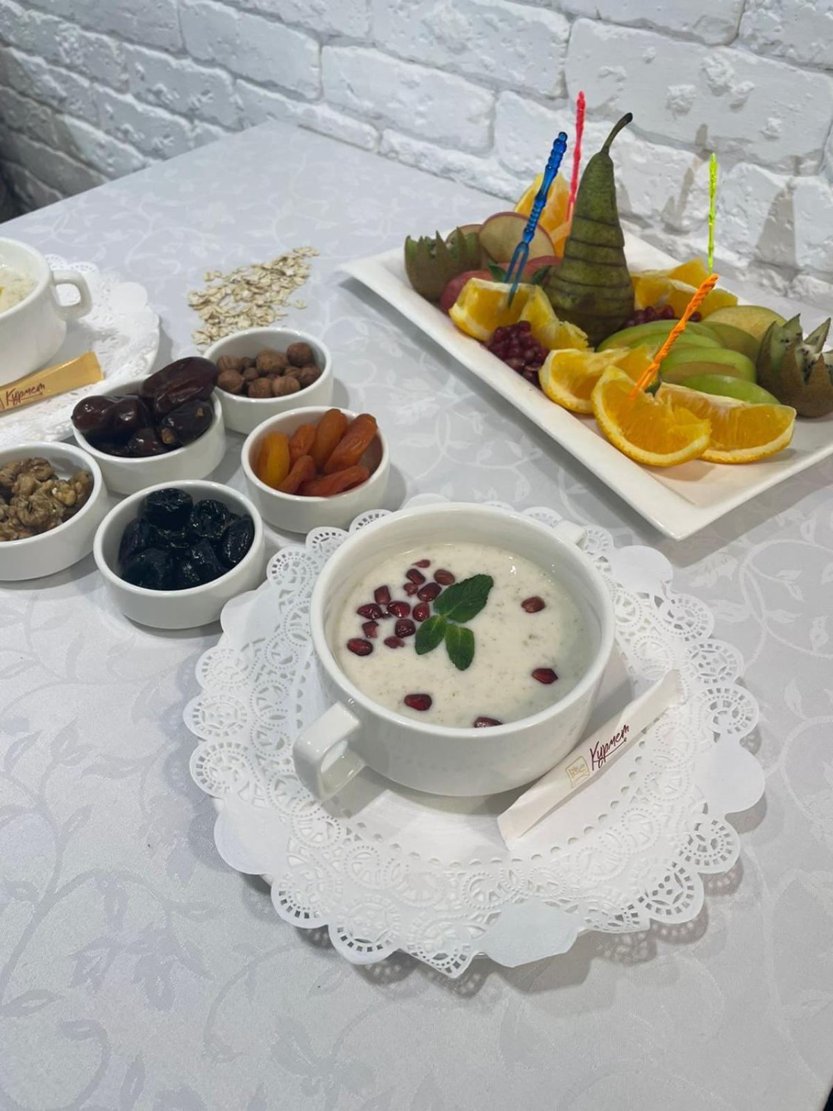 Kurmet Hotel Uralsk Exterior foto